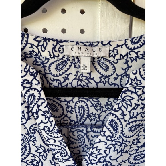 Chaus Women's Small Blue White Paisley 3/4 SLV Roll Tab Blouse Shirt V Neck - Picture 3 of 6